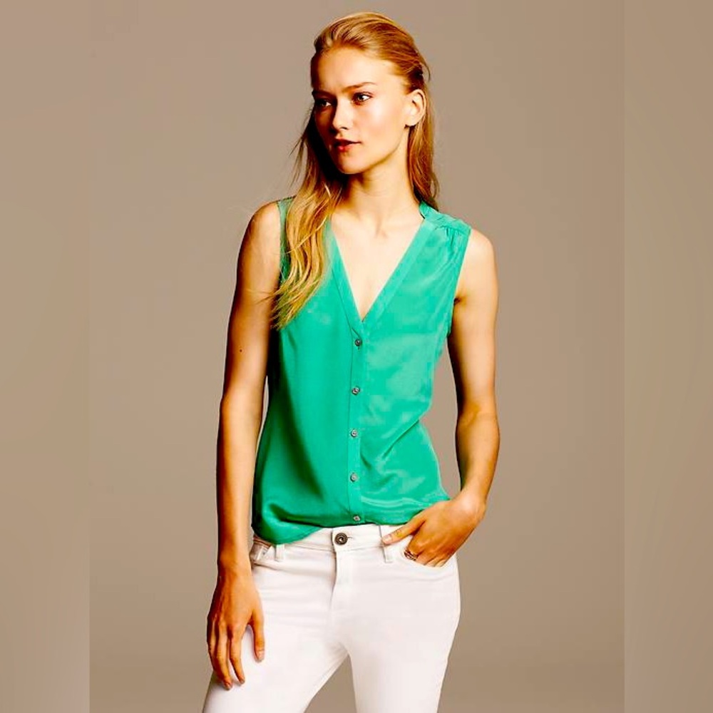 Banana Republic l Silk Sleeveless Blouse in Emerald Mint Green